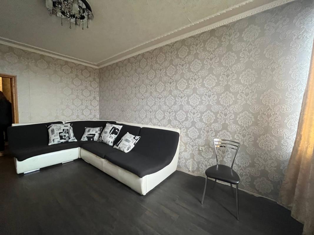 Long term rent 3 bedroom-(s) apartment Himnaziina naberezhna (Chervonoshkilna Embarkment) 22