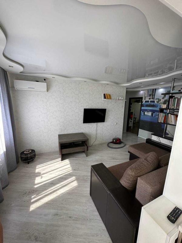 Long term rent 3 bedroom-(s) apartment Liudviga Svobody Avenue 31