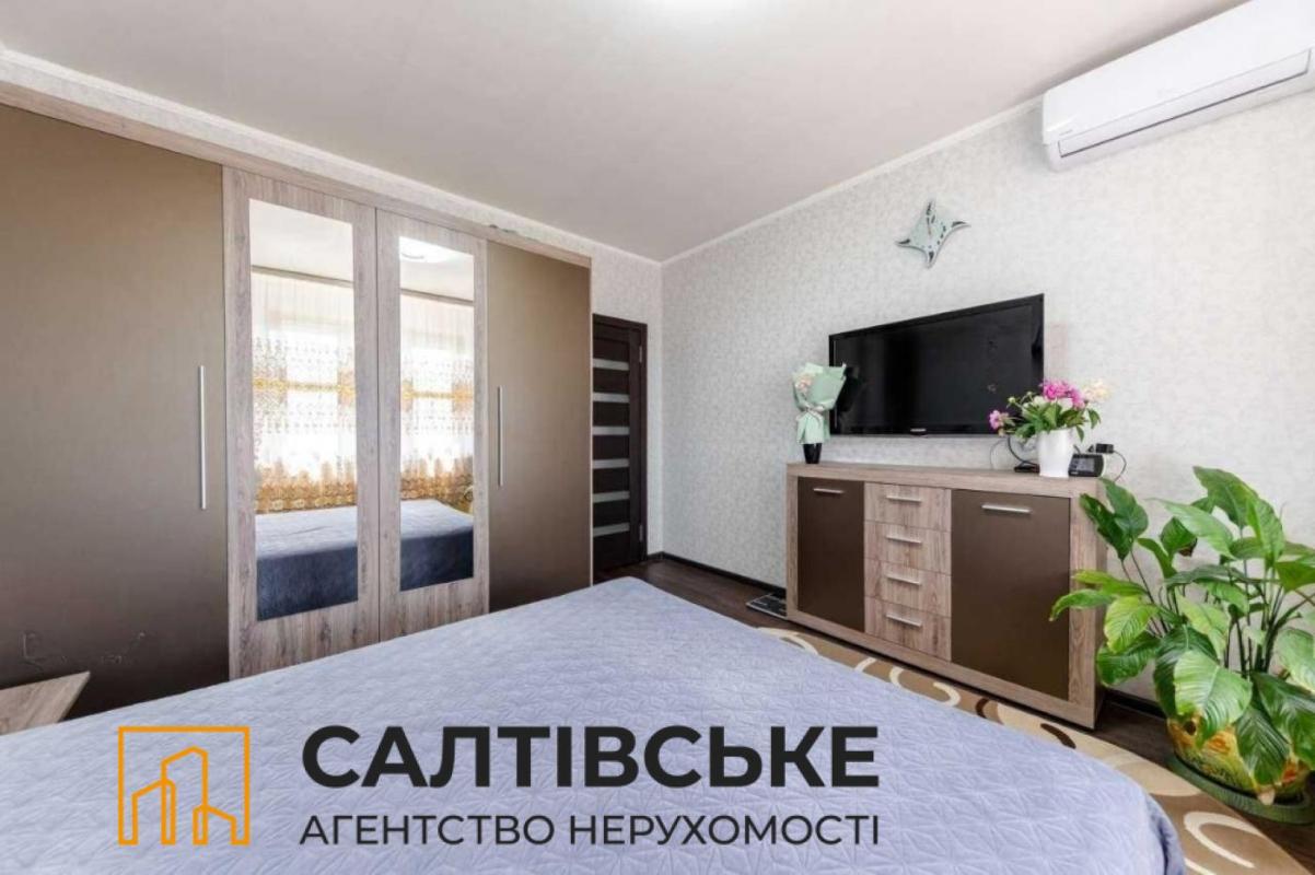Продаж 3 кімнатної квартири 68 кв. м, Амосова вул. 7