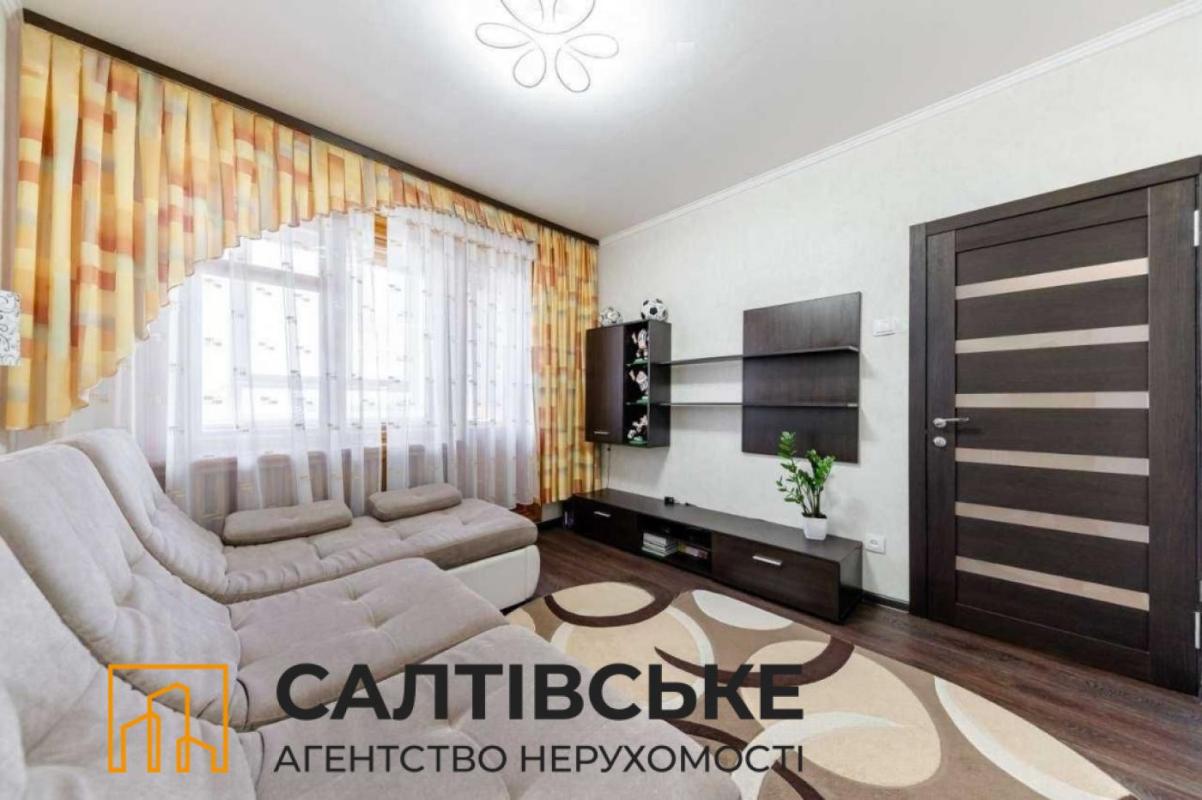 Продаж 3 кімнатної квартири 68 кв. м, Амосова вул. 7