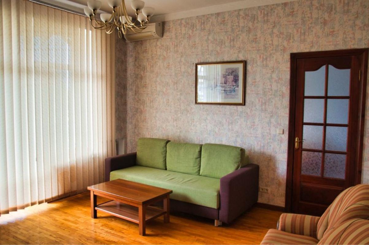 Long term rent 3 bedroom-(s) apartment Ivana Mazepy Street (Sichnevoho Povstannia Street) 5