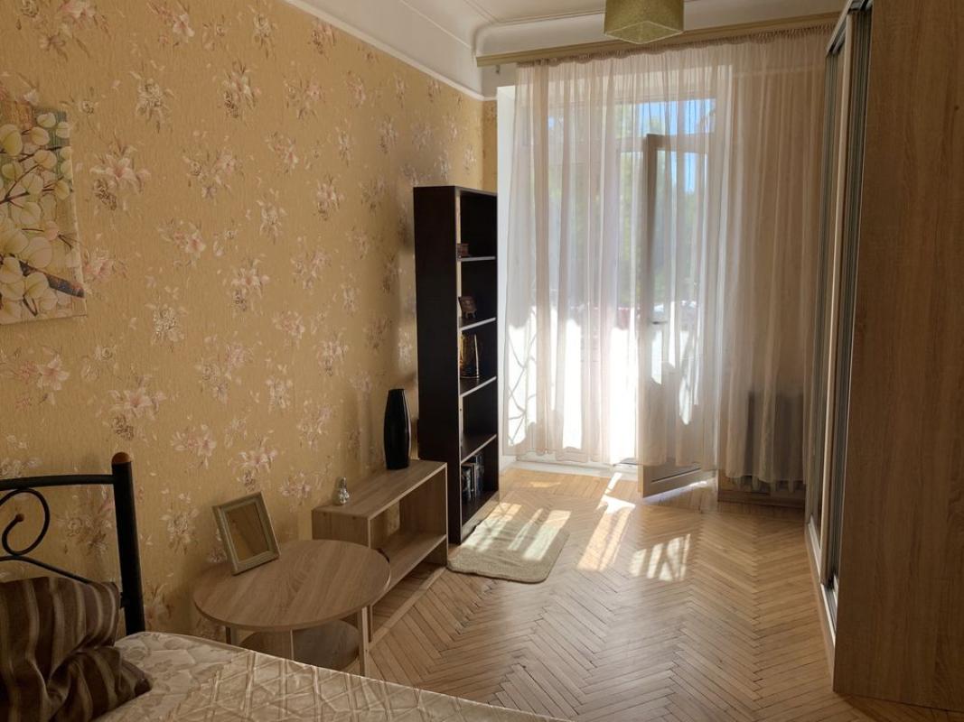Long term rent 2 bedroom-(s) apartment Danyla Scherbakivskoho street 40