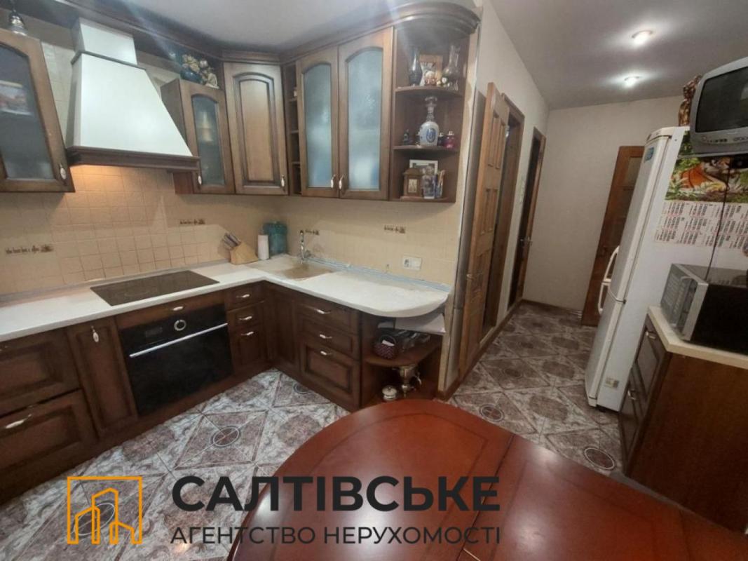 Sale 3 bedroom-(s) apartment 67 sq. m., Druzhby Narodiv Street 277