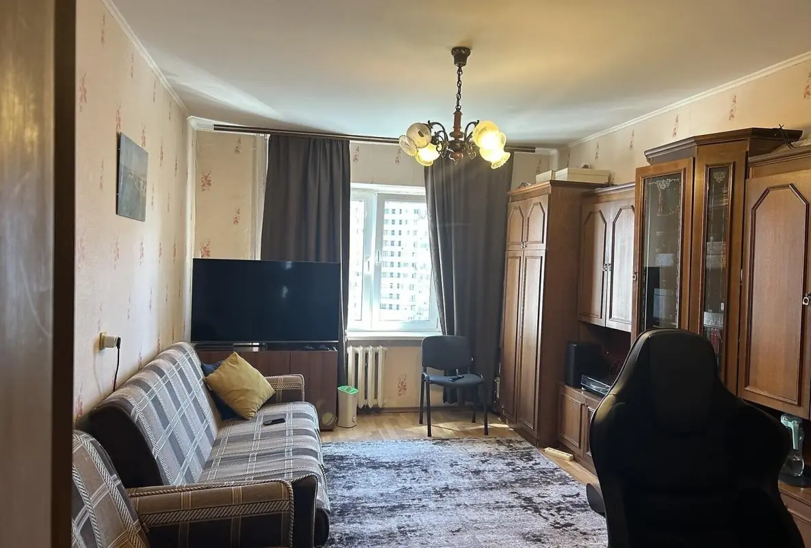 Apartment for sale - Oleny Pchilky Street 2б