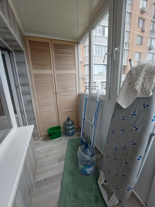 Long term rent 2 bedroom-(s) apartment Viacheslava Chornovola Street 2