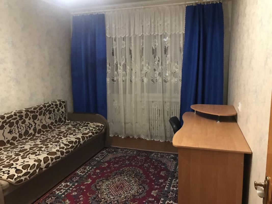 Long term rent 3 bedroom-(s) apartment Liudviga Svobody Avenue 40