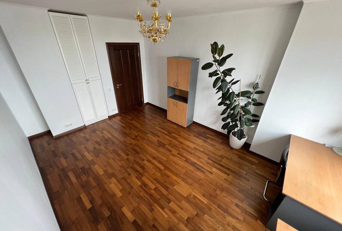 Sale 3 bedroom-(s) apartment 122 sq. m., Revutskoho Street 9