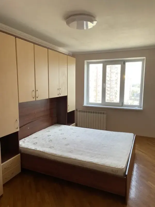 Long term rent 3 bedroom-(s) apartment Pryozerna Street 2б