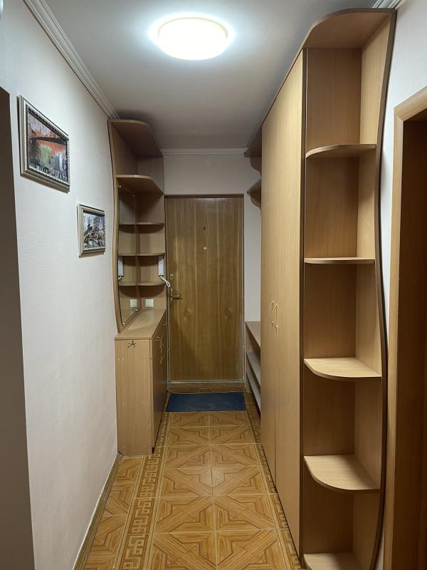 Long term rent 3 bedroom-(s) apartment Pryozerna Street 2б