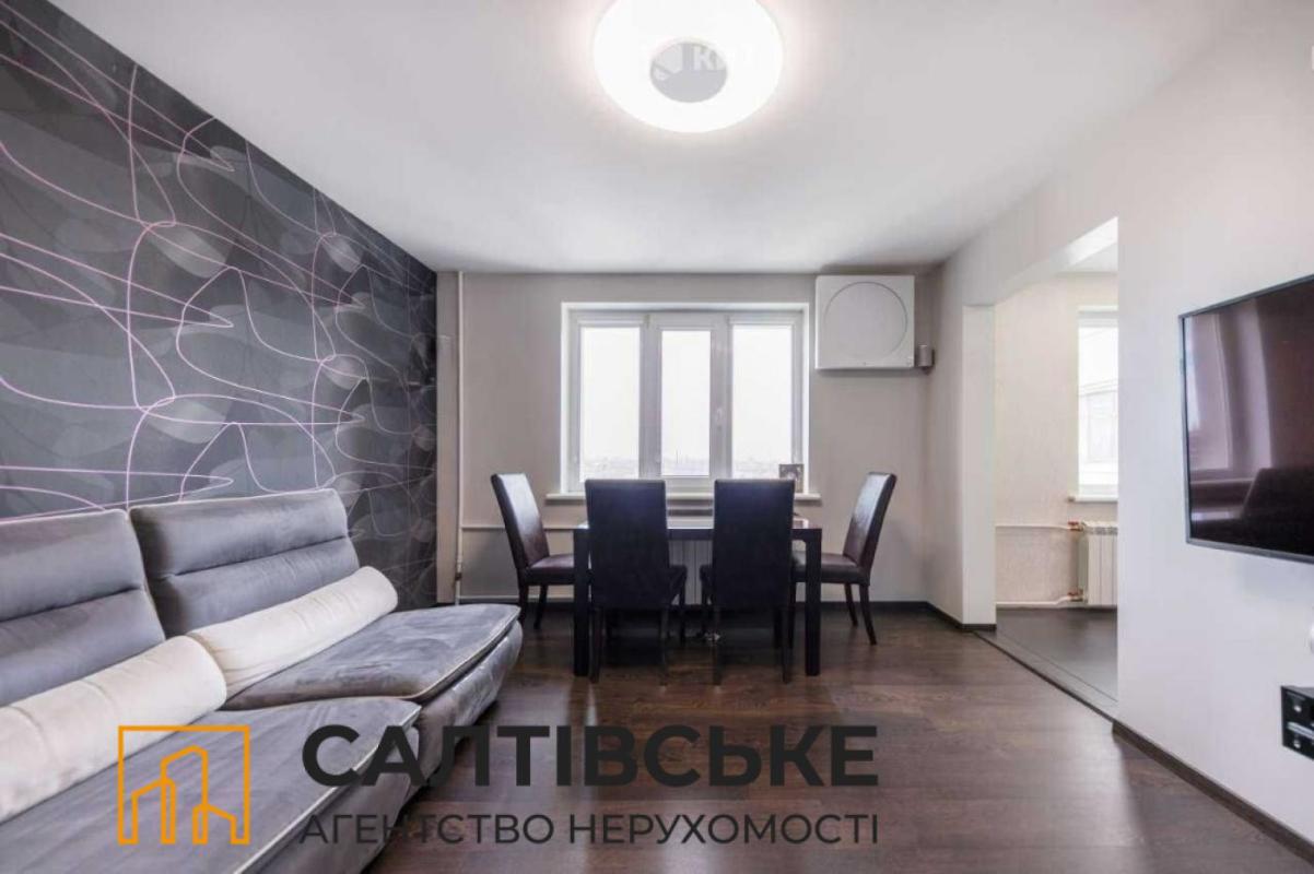 Продаж 4 кімнатної квартири 88 кв. м, Сонячна вул. 1