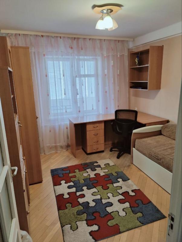 Long term rent 3 bedroom-(s) apartment Entuziastiv Street 7