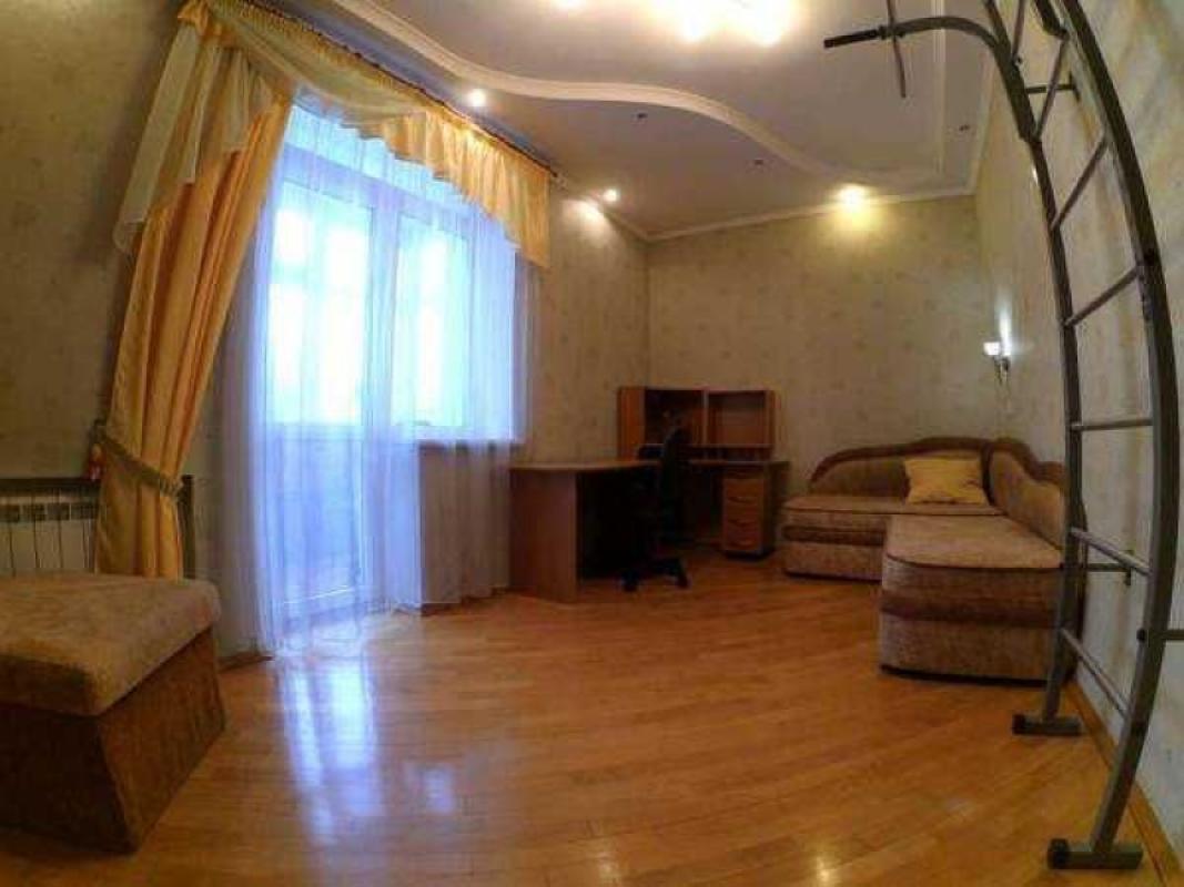Long term rent 3 bedroom-(s) apartment Yuriia Illienka Street (Melnykova Street) 6