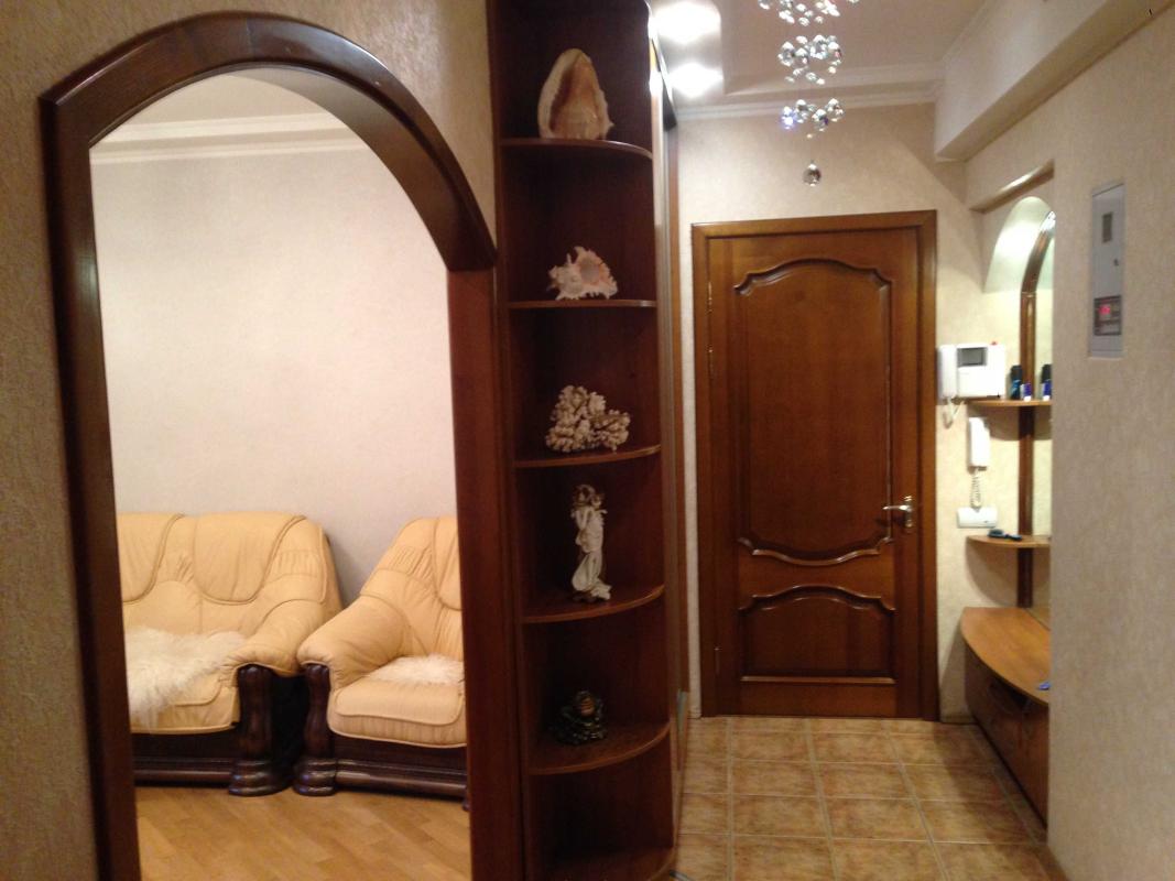 Long term rent 3 bedroom-(s) apartment Yuriia Illienka Street (Melnykova Street) 6