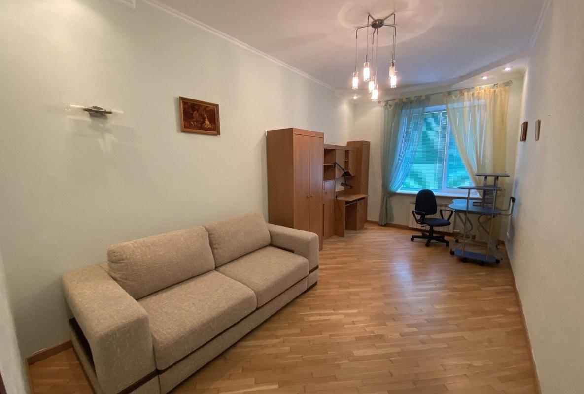Довгострокова оренда 3 кімнатної квартири Срібнокільська вул. 14а