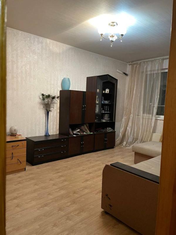 Продаж 3 кімнатної квартири 70 кв. м, Польова вул. 10