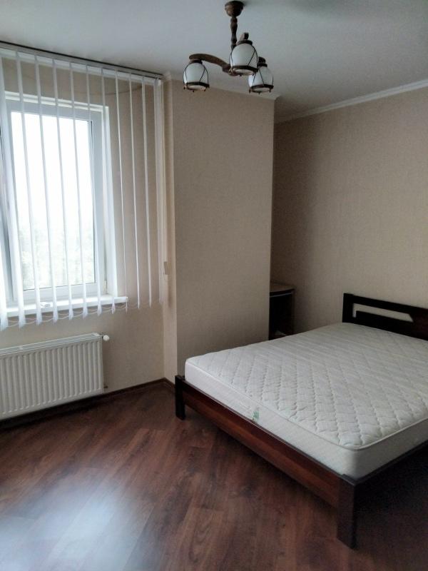 Long term rent 3 bedroom-(s) apartment Beresteiska Avenue (Peremohy Avenue) 121а