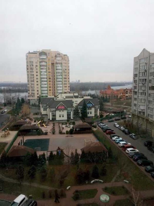 Long term rent 3 bedroom-(s) apartment Volodymyra Ivasiuka Avenue (Heroiv Stalinhrada Avenue) 12