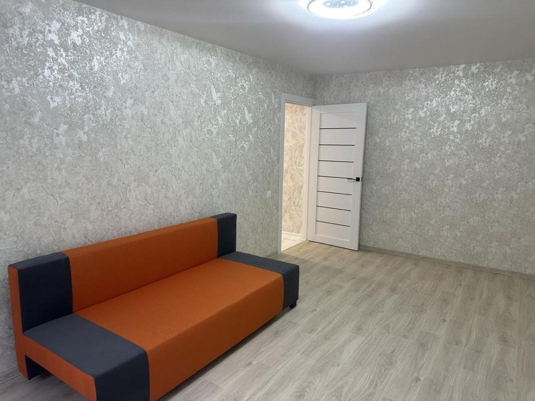 Long term rent 2 bedroom-(s) apartment Traktorobudivnykiv Avenue 100а
