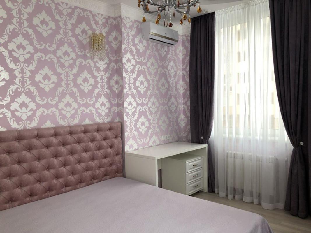 Long term rent 3 bedroom-(s) apartment Hnata Khotkevycha street (Chervonohvardiiska Street) 8