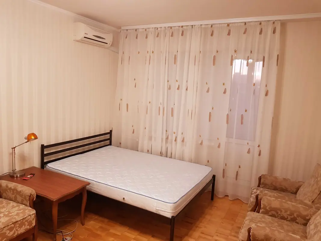 Apartment for rent - Viacheslava Chornovola Street 12