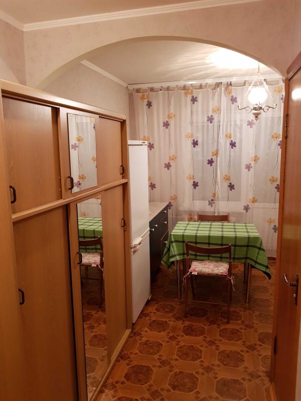 Long term rent 1 bedroom-(s) apartment Viacheslava Chornovola Street 12