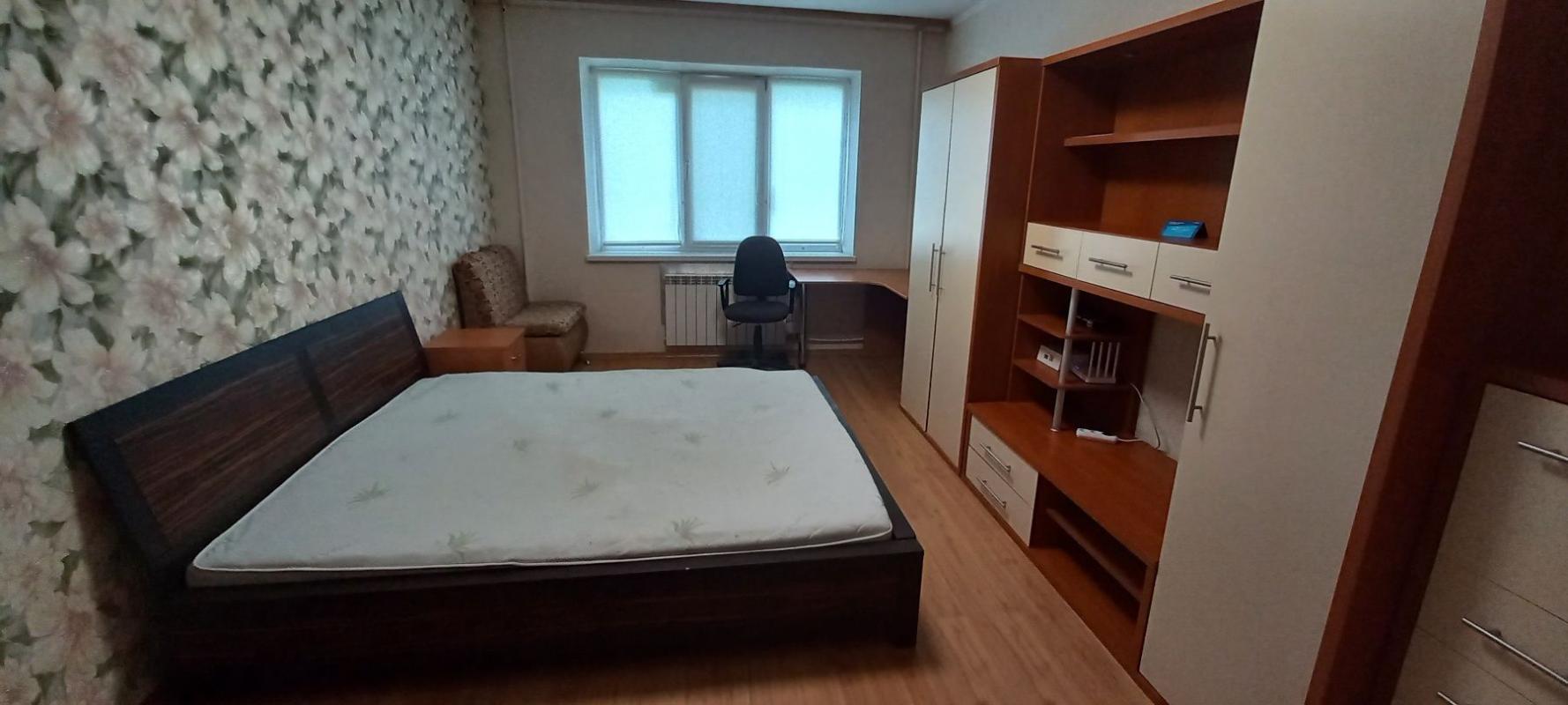 Довгострокова оренда 1 кімнатної квартири Прирічна вул. 27В