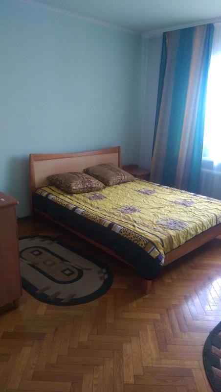 Долгосрочная аренда 3 комнатной квартиры Драгоманова ул. 31б