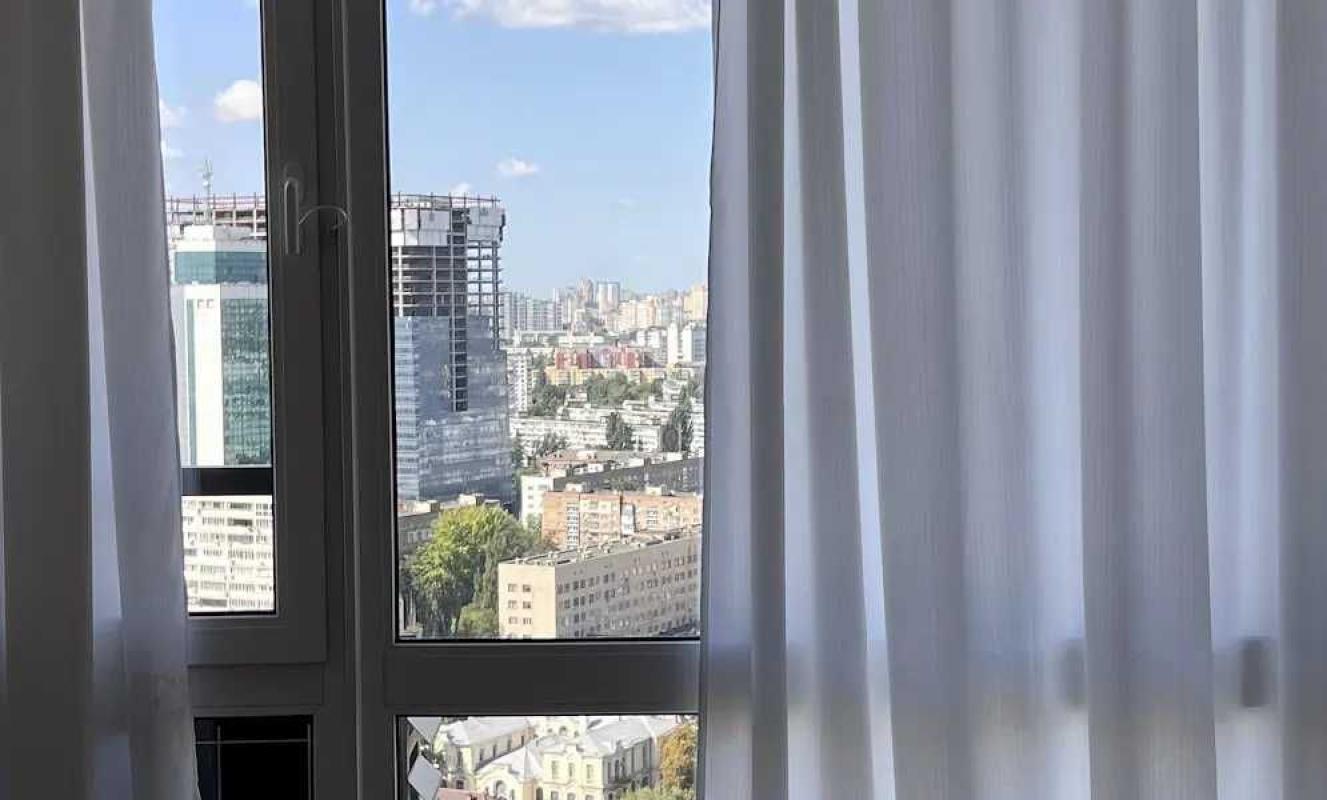 Long term rent 4 bedroom-(s) apartment Zolotoustivska Street 34
