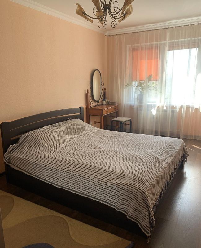 Sale 3 bedroom-(s) apartment 94 sq. m., Urlivska Street 15