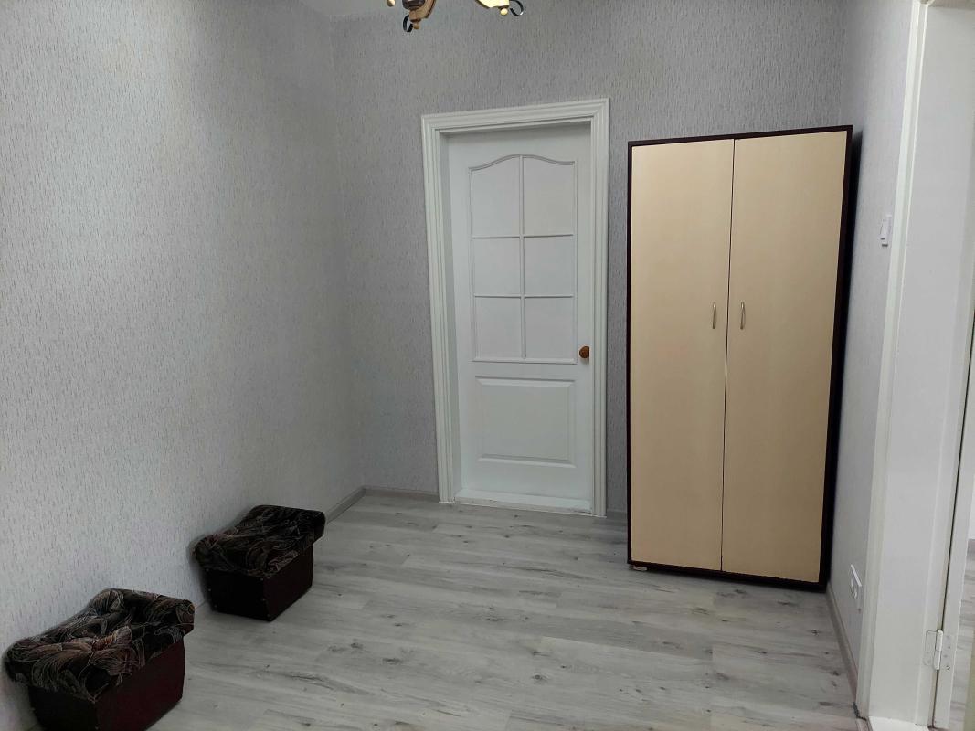 Продаж 2 кімнатної квартири 73 кв. м, Урлівська вул. 15