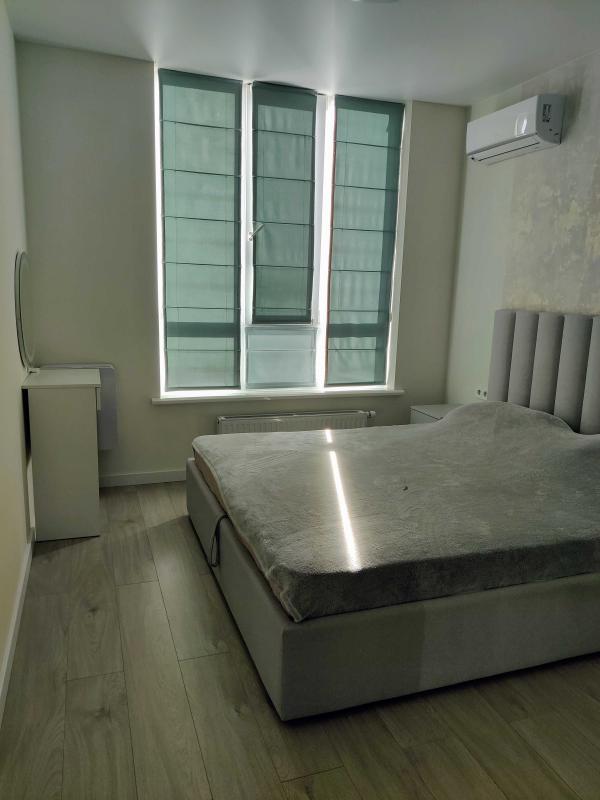Sale 3 bedroom-(s) apartment 80 sq. m., Kakhovska Street 62