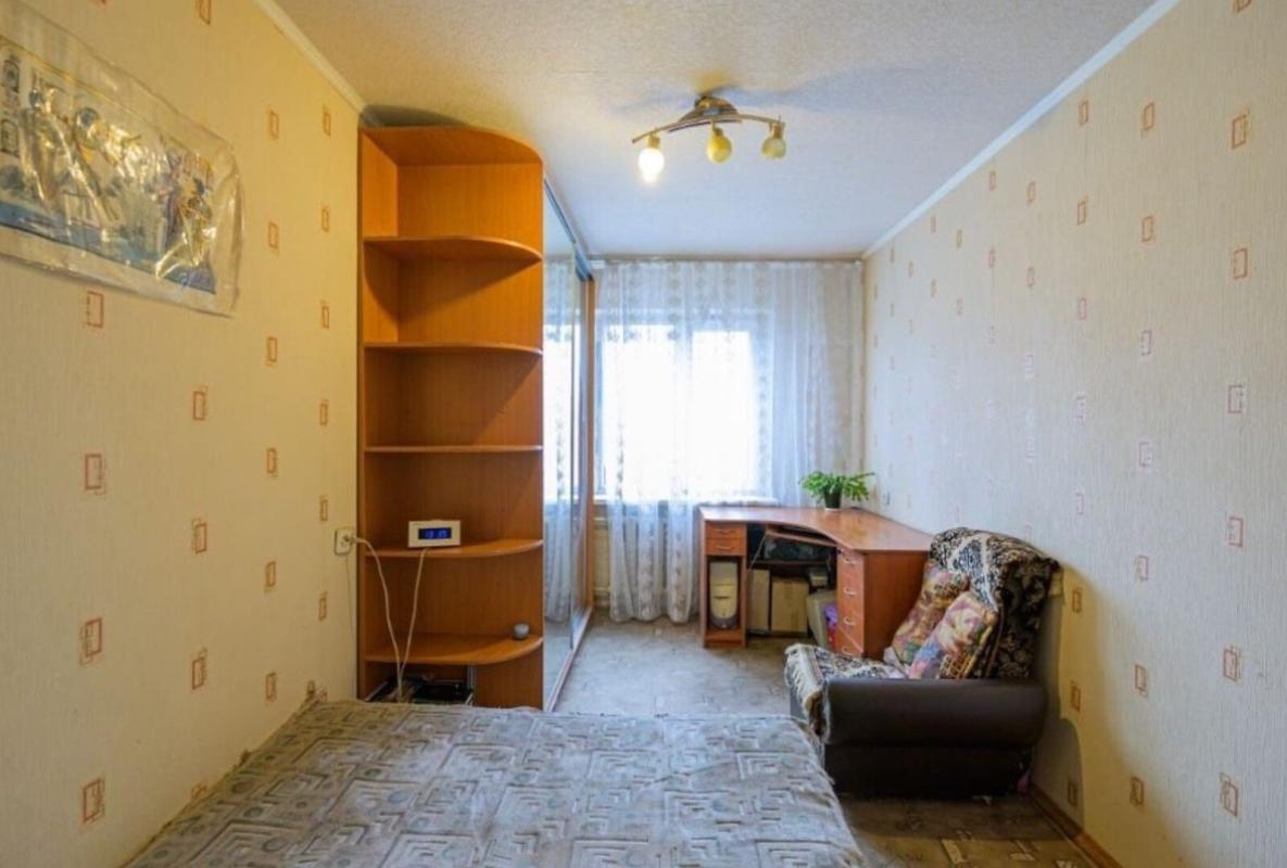 Продаж 3 кімнатної квартири 58 кв. м, Празька вул. 22