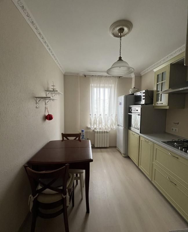 Продаж 1 кімнатної квартири 39 кв. м, Драгоманова вул. 18