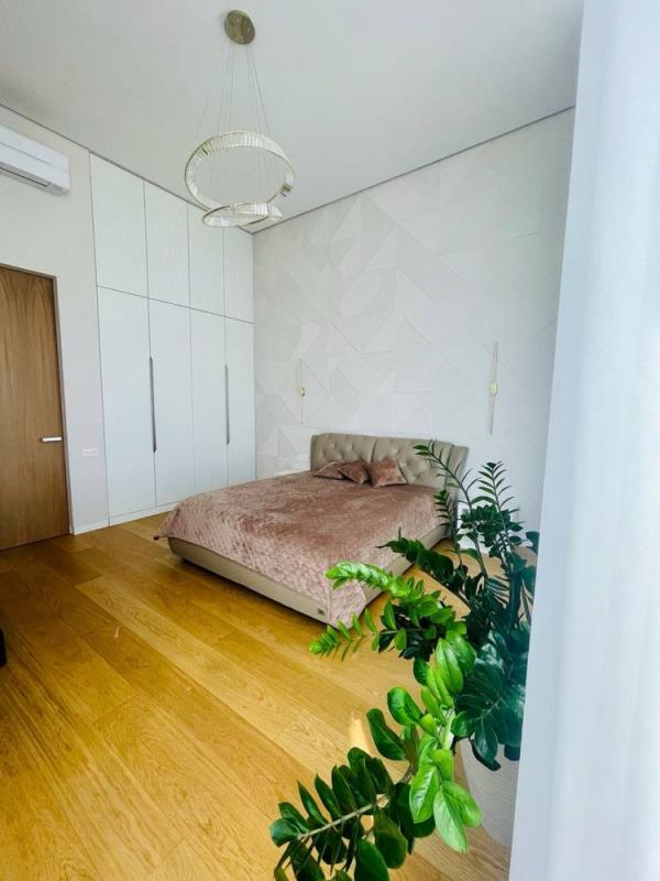 Продажа 3 комнатной квартиры 124 кв. м, Трускавецкая ул. 8