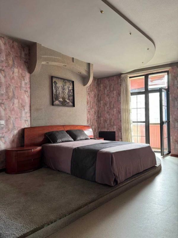 Long term rent 3 bedroom-(s) apartment Bannyi Lane 2