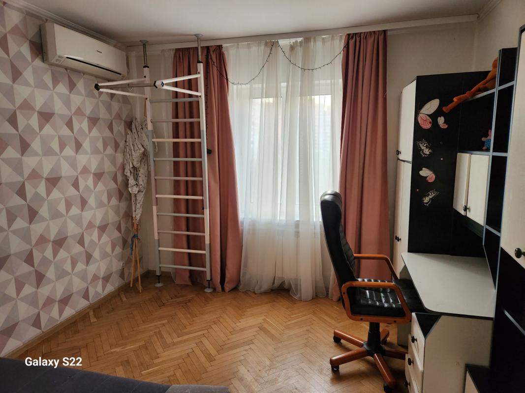 Sale 4 bedroom-(s) apartment 96 sq. m., Sribnokilska Street 4