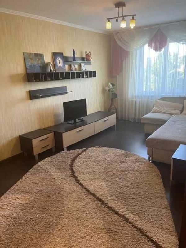 Long term rent 3 bedroom-(s) apartment Revutskoho Street 35