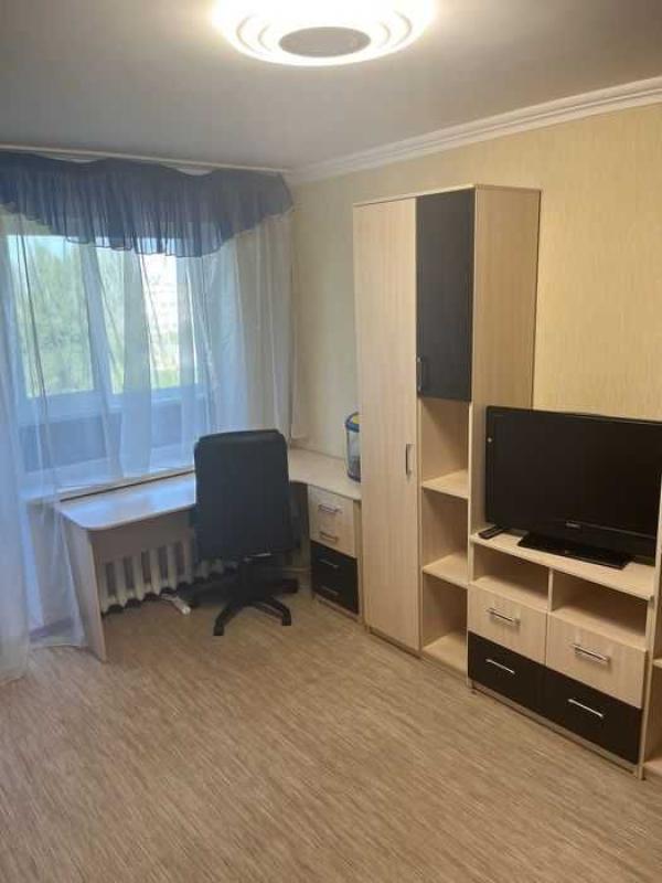 Long term rent 3 bedroom-(s) apartment Revutskoho Street 35