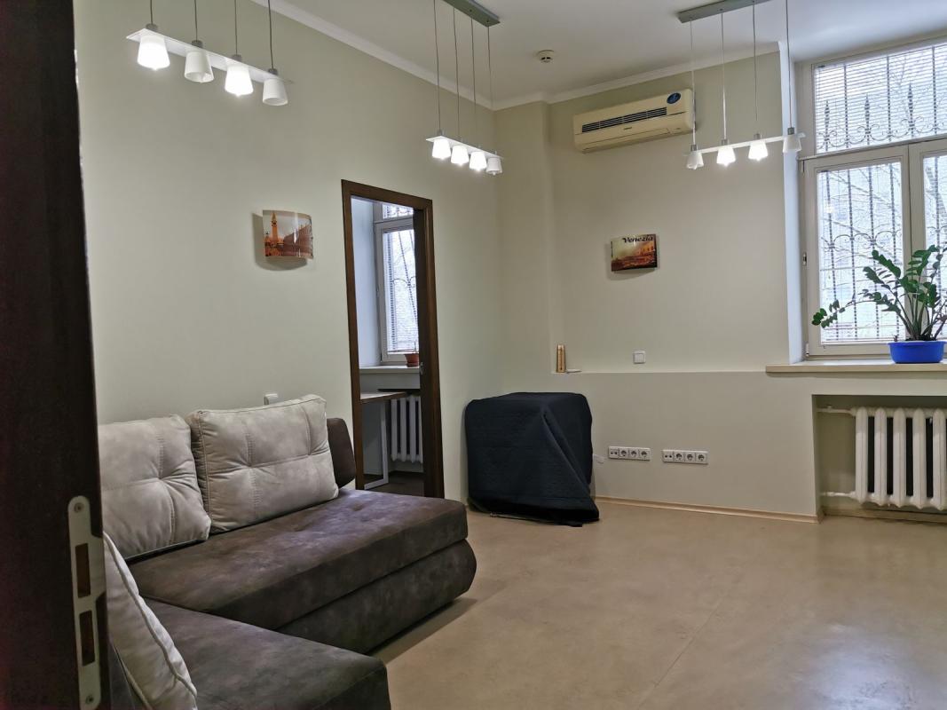 Long term rent 2 bedroom-(s) apartment Vasylia Tiutiunnyka Street (Anri Barbiusa Street)