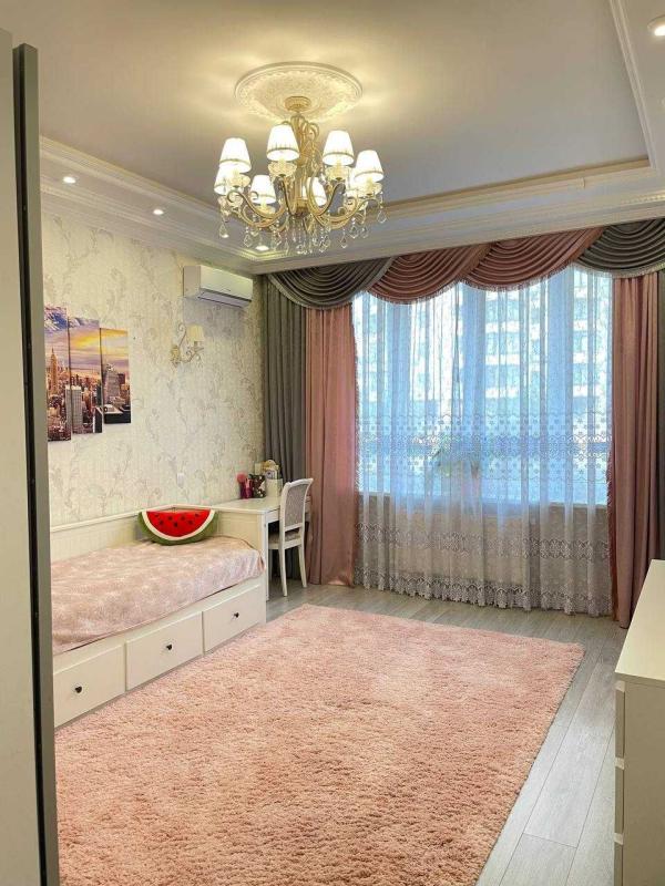 Long term rent 3 bedroom-(s) apartment Viacheslava Chornovola Street 29а