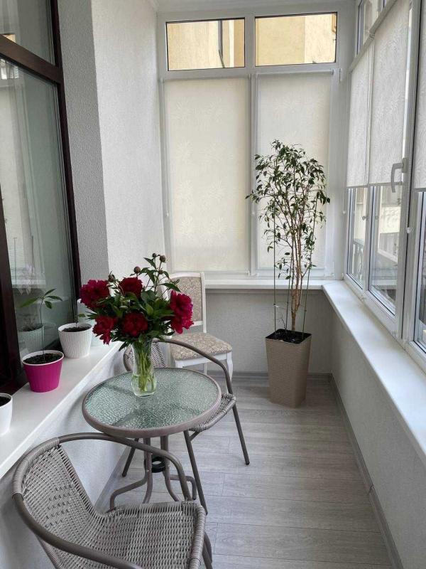 Long term rent 3 bedroom-(s) apartment Viacheslava Chornovola Street 29а
