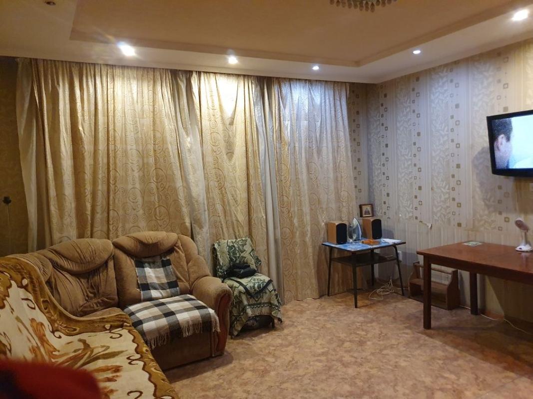 Long term rent 2 bedroom-(s) apartment Morozova Street 1