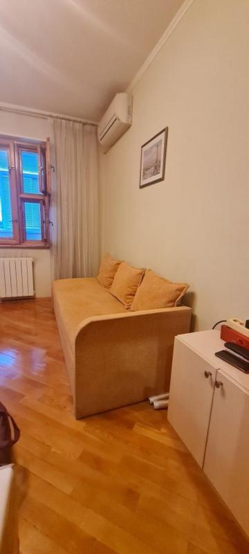Long term rent 2 bedroom-(s) apartment Arkhitektora Verbytskoho Street 11