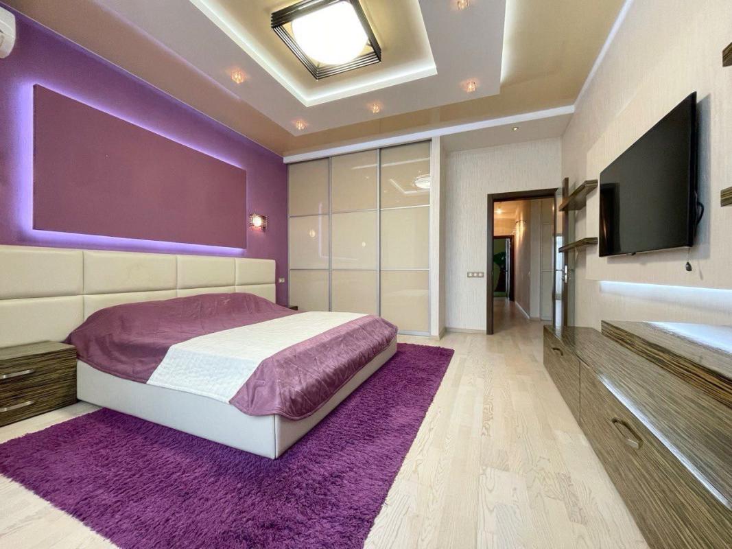 Long term rent 3 bedroom-(s) apartment Hvardiytsiv-Shyronintsiv Street 33
