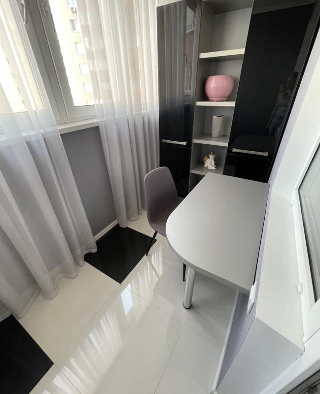 Long term rent 3 bedroom-(s) apartment Urlivska Street 34