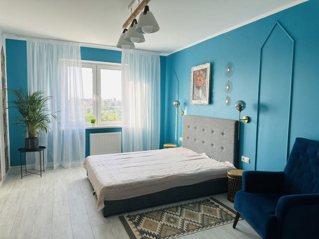 Long term rent 3 bedroom-(s) apartment Zdolbunivska Street 13