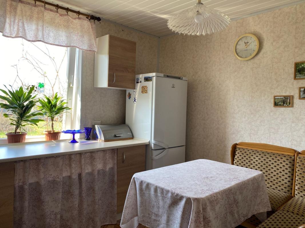 Long term rent 3 bedroom-(s) apartment Dibrovna Street