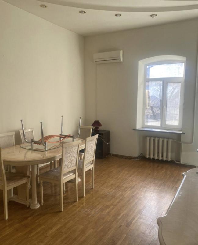 Sale 3 bedroom-(s) apartment 96 sq. m., Mykhailivska Street 18в