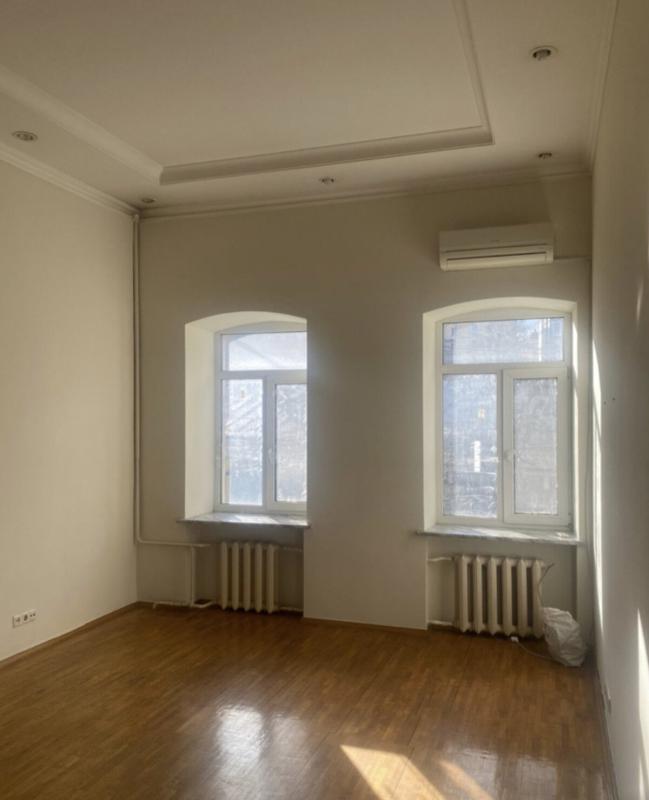 Sale 3 bedroom-(s) apartment 96 sq. m., Mykhailivska Street 18в