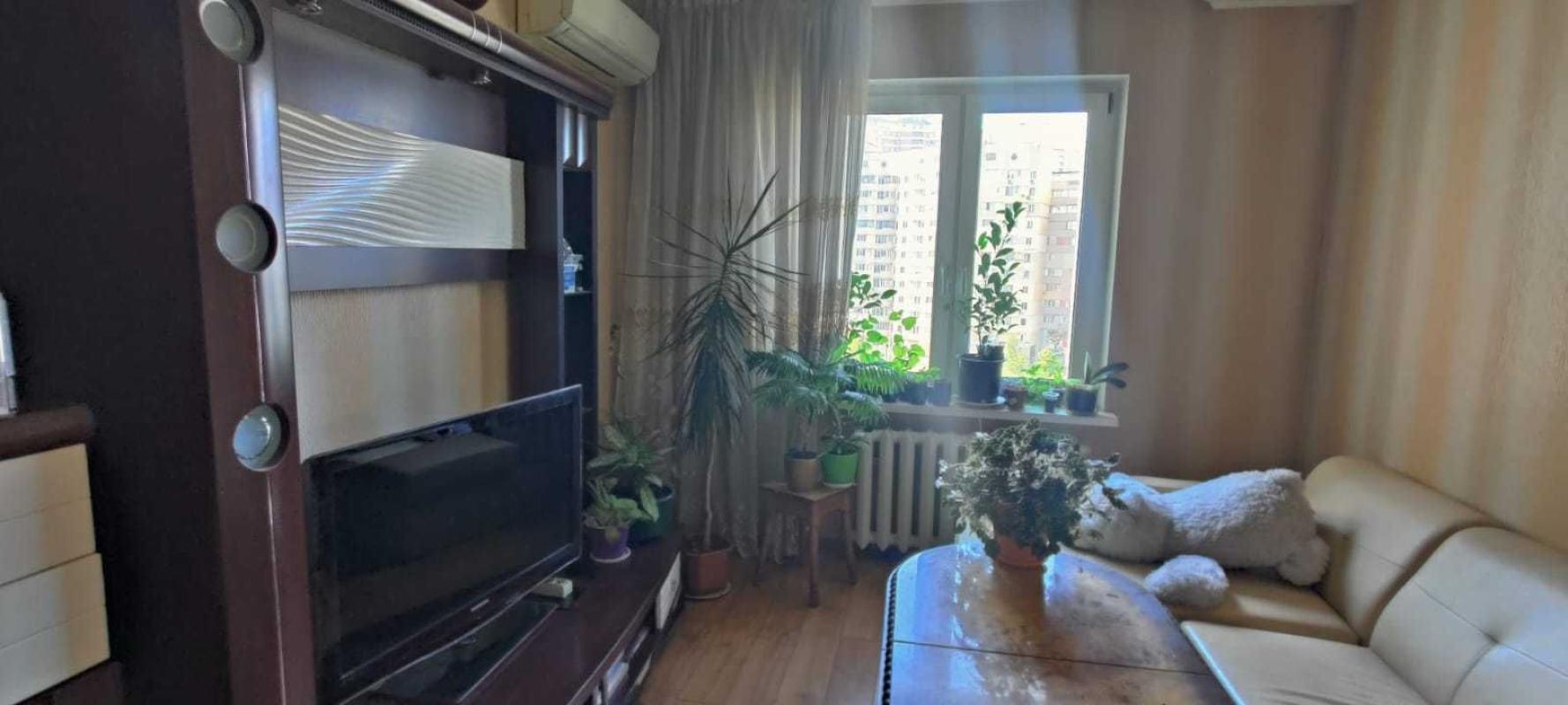 Long term rent 3 bedroom-(s) apartment Tetiany Yablonskoi Street 6
